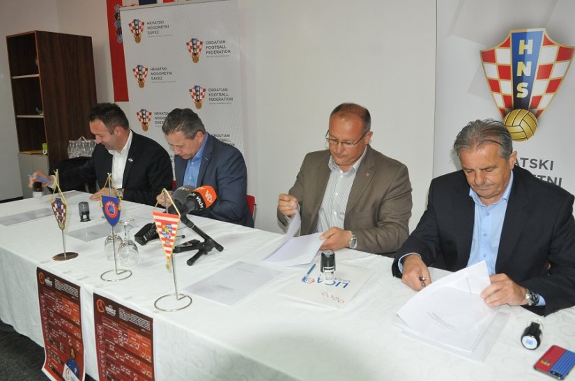 Nenad Horvatić, Damir Vrbanović, Alen Runac i Stjepan Cvek ( s lijeva) bili su potpisnici ugovora