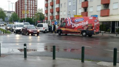 FOTO: Sudar dvaju vozila na raskrižju Krležine i Filićeve ulice