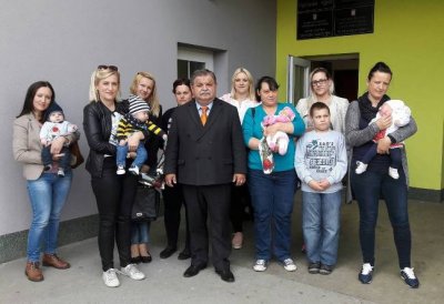 Roditeljima osmero beba s područja Cestice po 1.000 kuna pomoći