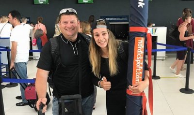 Sara Kolak s trenerom Andrejom Hajnšekom jučer uoču puta za London u zagrebačkoj zračnoj luci