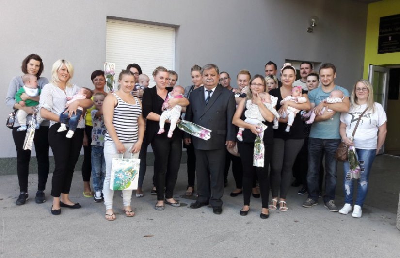 Načelnik općine Cestica roditeljima uručio 2.000 kuna po novorođenom djetetu