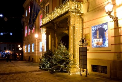 FOTO Varaždinu na dar: Na Županijskoj palači otkrivena fotografija Gradske vijećnice