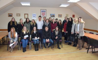 FOTO Studenti s područja općine Petrijanec potpisali ugovore o stipendiranju