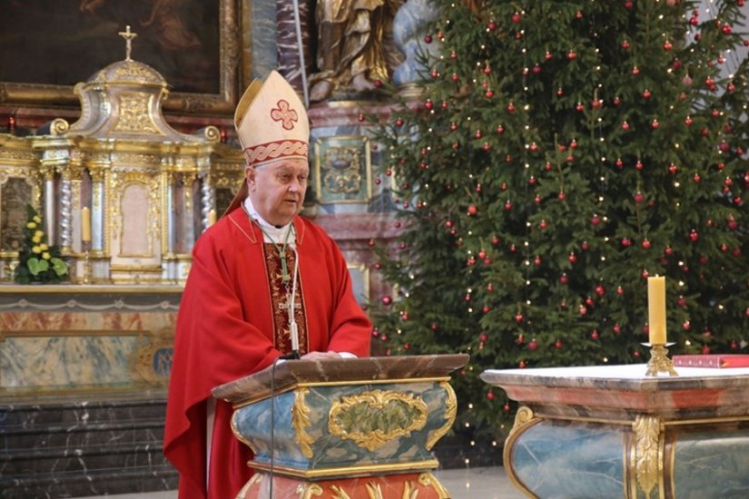 Nakon mise na blagdan sv. Stjepana, biskup Mrzljak predvodi i mise uz kraj godine