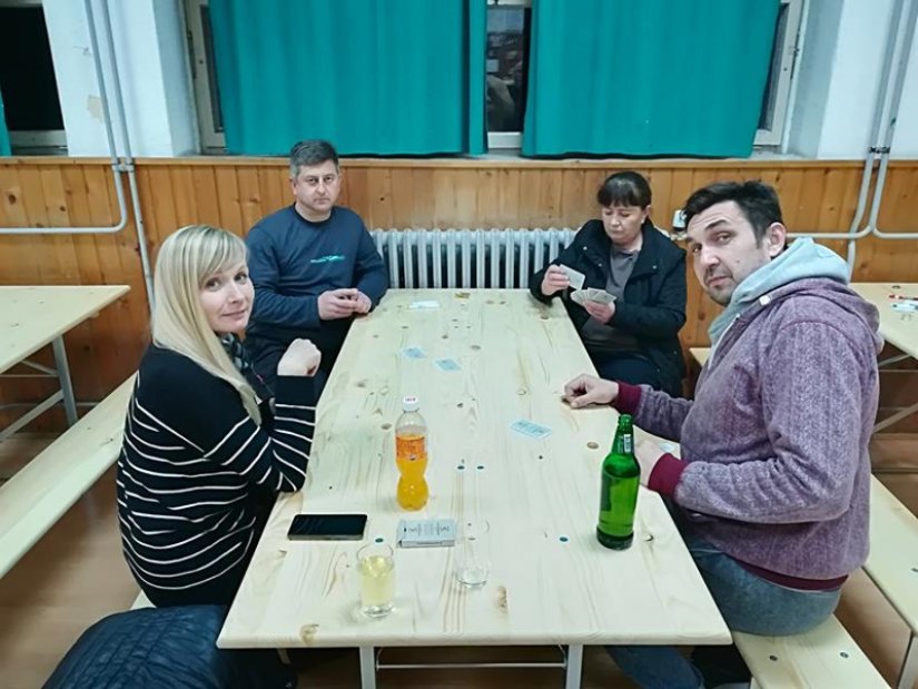 Razbijaju stereotipe: Svekrva i snaha pobjednice 10. turnira u kartanju bele u Salinovcu