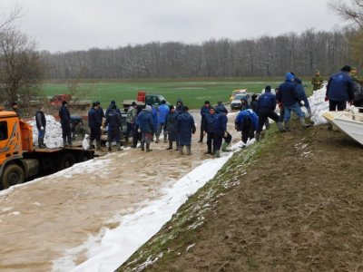 Članovi HGSS Stanice Varaždin pomažu kolegama u Posavini u borbi s poplavama