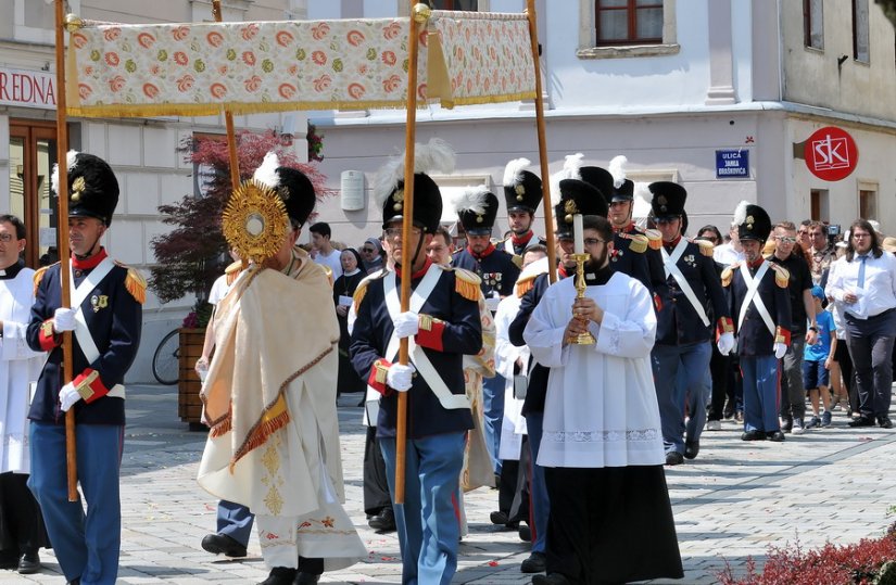 FOTO: Misom i procesijom vjernici proslavili blagdan Tijelovo