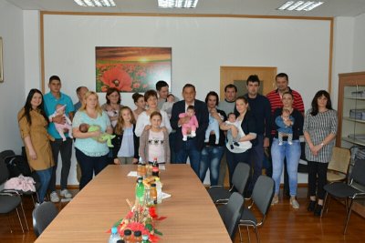 FOTO: Općina Trnovec Bartolovečki podijelila nove naknade za novorođene