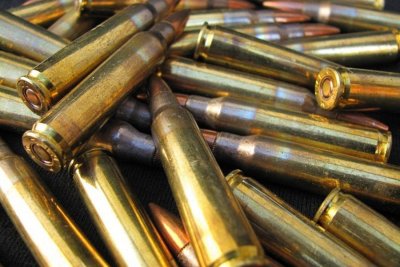 Varaždinska policija kod 19-godišnjaka pronašla automatske puške, streljivo...