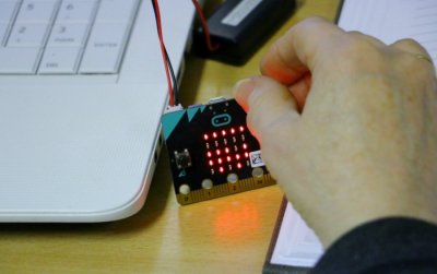 FOI i Gradska knjižnica održali radionice programiranja s micro:bitovima