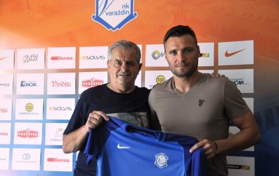 Leon Benko i Stjepan Cvek nakon potpisivanja ugovora u trofejnoj dvorani na stadionu Varteksa