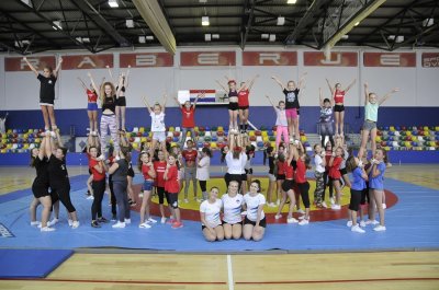 Sudionice kampa u varaždinskom Graberju u organizaciji Cheerleading kluba Bravo