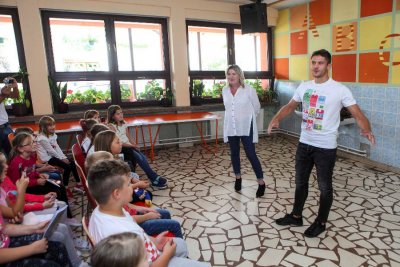 Sjajan završetak prvog školskog tjedna: Bednjanske osnovnoškolce posjetio Andrej Kramarić