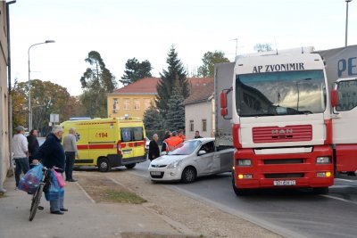 FOTO: Nesreća osobnog i teretnog vozila kod hitne pomoći Varaždin