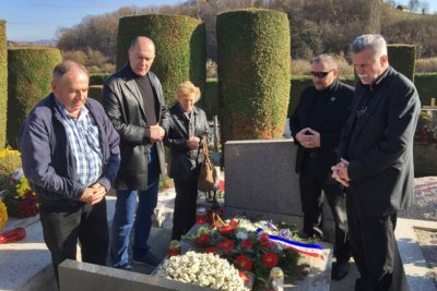 Obitelj, suborci i izaslanstvo Grada Novog Marofa prisjetili se preminulog branitelja Ivana Klena