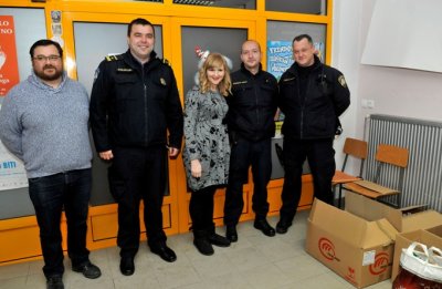 FOTO Vrijedna donacija varaždinskih policajaca Socijalnoj samoposluzi