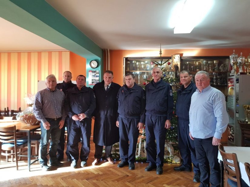 Župan Radimir Čačić posjetio varaždinske policajce i vatrogasce