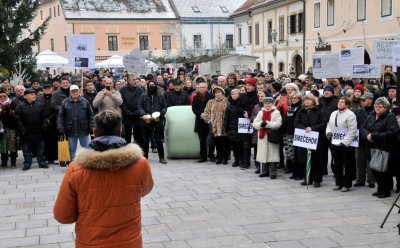 FOTO Prosvjed na Korzu: Varaždinci zatražili niže cijene odvoza otpada i pozvali Čehoka na odgovornost