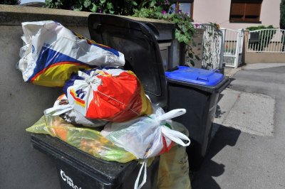 Stariji građani Ivanca plaćat će manje račune za smeće i manju komunalnu naknadu