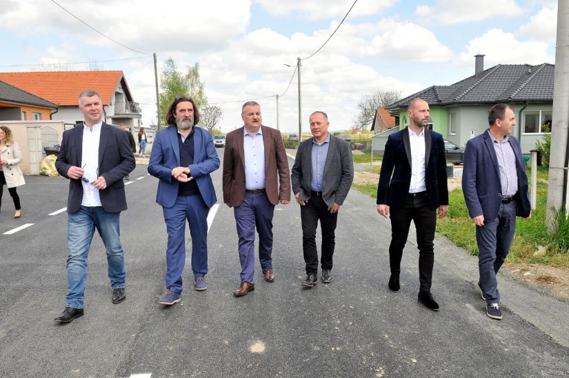 Čehok sa suradnicima obišao novouređene ulice u Kućan Marofu i Hrašćici