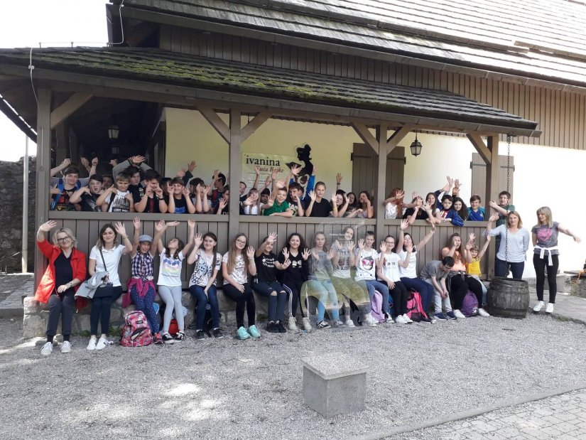 U sklopu svog godišnjeg projekta učenici 6. razreda OŠ Vidovec posjetili su Ivaninu kuću bajki u Ogulinu