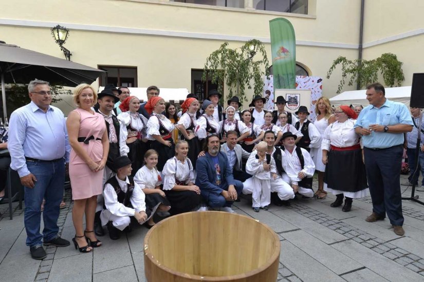 U Bučogradu uz zelje pravo veselje: Pjesmom, plesom i delicijama predstavila se Općina Vidovec