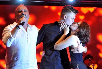 VIDEO, FOTO Koncert Tonija Cetinskog ozario brojnu publiku, a romantični Luka zaprosio je svoju Asju