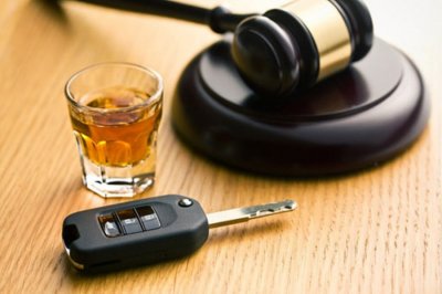 Vozač, koji je vozilo pod zabranom s 2.38 g/kg alkohola, zadržan tjedan dana, a prijeti mu i kazna do 40.000 kuna