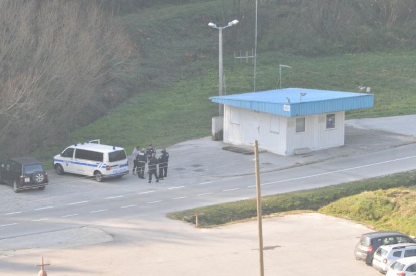 U Cvetlinu policija uhvatila deset migranata u kombiju parkiranom na cesti prema Sloveniji
