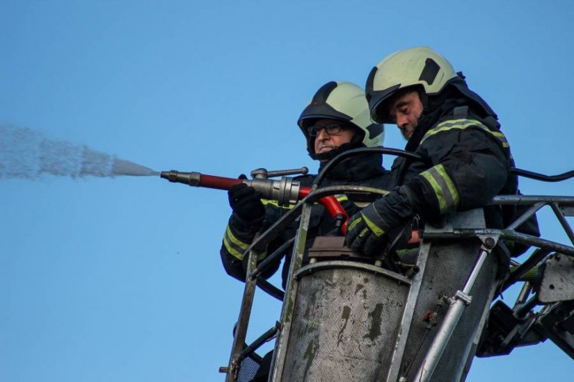 Vatrogasni vikend: Posebno atraktivno gašenje požara vatrogasnom motornom štrcaljkom