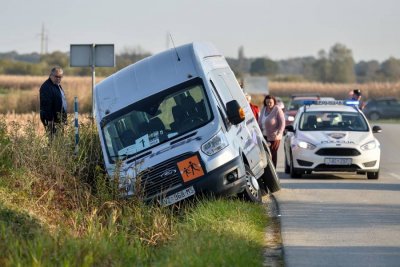 Minibus jutros sletio s prometnice kod Beretinca: hitna reanimirala vozača koji je prebačen u bolnicu