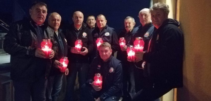 Članovi UDVDR-a Klub Vinica zapalili 28 lampaša u sjećanje na Vukovar
