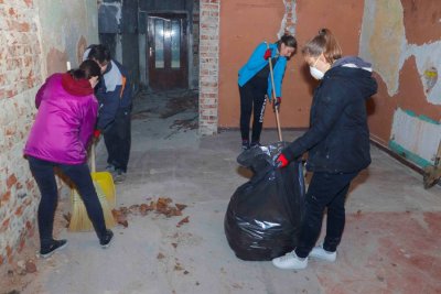 Članovi Kluba mladih Ivanec čistili buduće društvene prostore