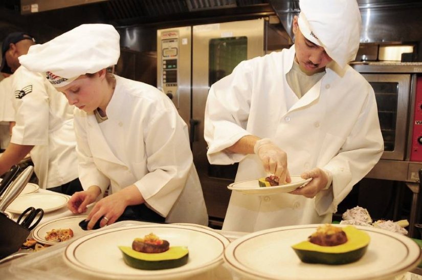 Nelogičnost: kuhara nedostaje na tržištu rada, a nema uvjeta da se školuju dva razreda