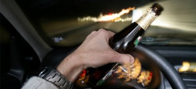 43-godišnjak završio noćnu vožnju prevrtanjem automobila, krivac alkohol