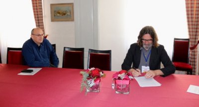 Ivan Čehok i Davor Skroza (lijevo) bili su potpisnici današnjeg ugovora u Gradskoj viječnici