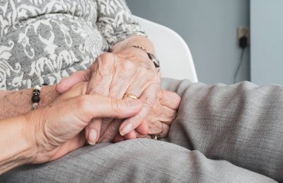 SUH traži ostvarivanja prava na status njegovatelja za skrb o starijim osobama