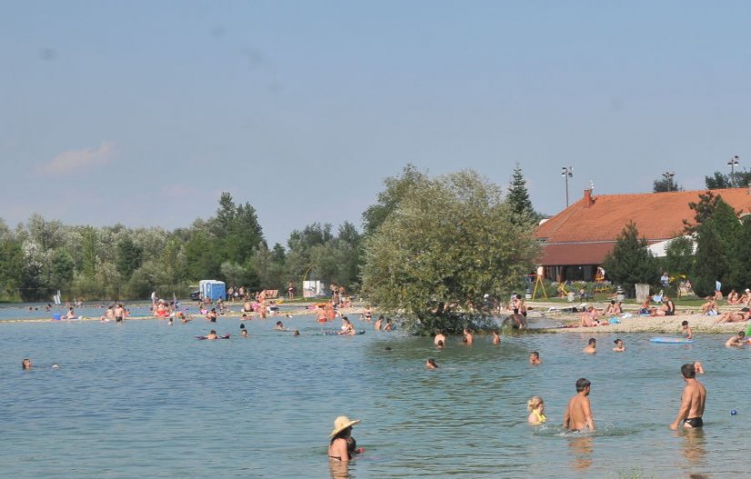 IDEMO NA KUPANJE Od 15. lipnja službeno počinje sezona kupanja na jezeru Motičnjak