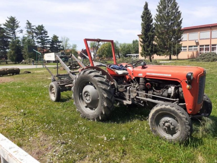 U Ljubelju nakon prevrtanja traktora umro 61-godišnjak