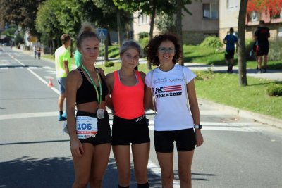 Simona Jambrošić (sredina) pobjednica Fun &amp; Pain Trail utrke