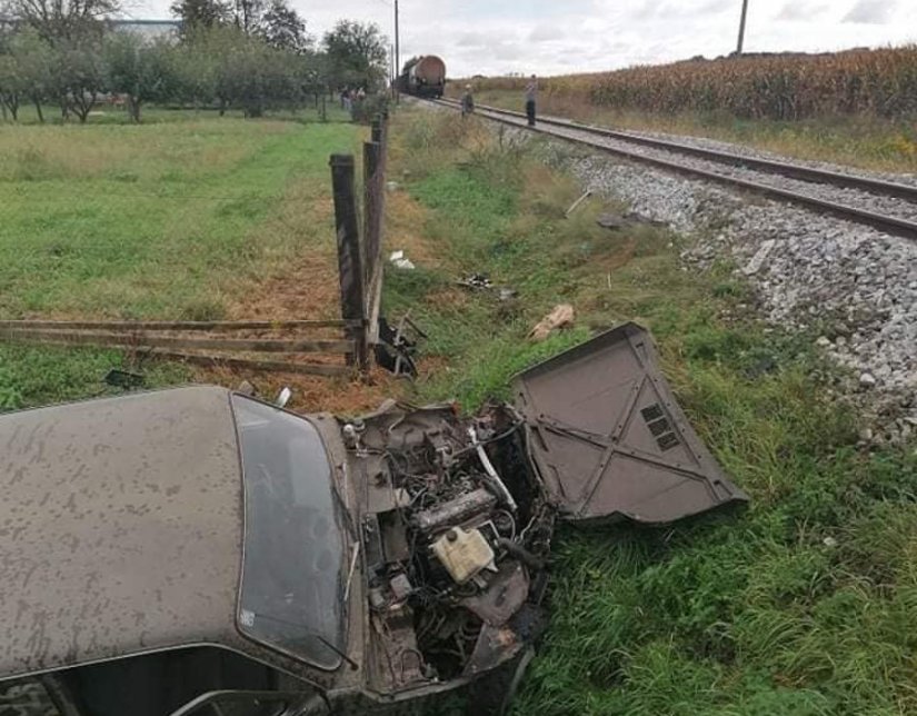U Vrbanovcu vlak naletio na osobno vozilo, ozlijeđene dvije osobe