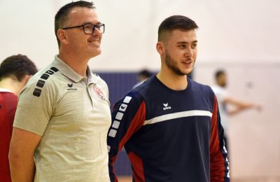 Filip Baranašić (desno) u društvu trenera Dabrova Damira Turkovića uoči utakmice u varaždinskom Graberju