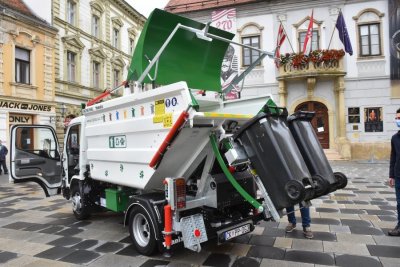 Novo vozilo varaždinske Čistoće za prikupljanje papira i plastike u centru grada