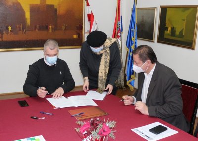 Ugovor su danas potpisali Marijan Škvarić, predsjednik Lokalne akcijske grupe - Sjeverozapad, i Zlatan Avar, zamjenik varaždinskog gradonačelnika