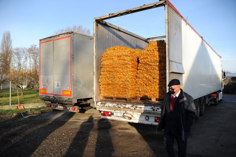 Krenuo kamion Čistoće s 22 tone donacije za socijalnu samoposlugu u Vukovaru