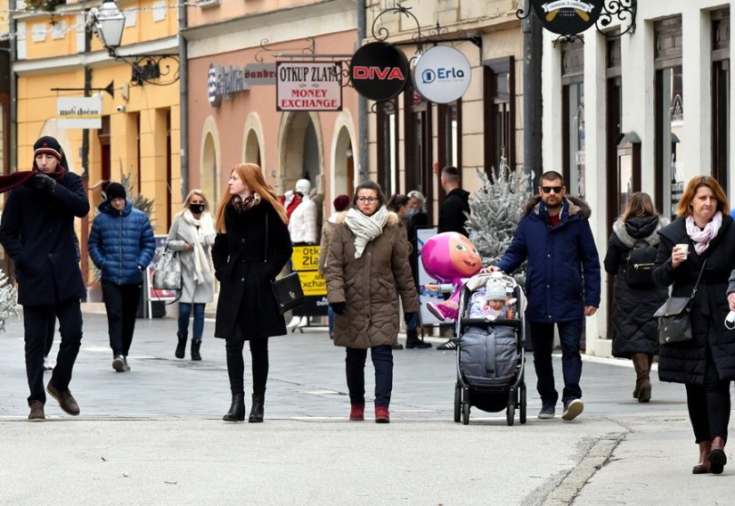 FOTO Varaždinci i Varaždinke u posljednjoj šetnji gradom u 2020. godini
