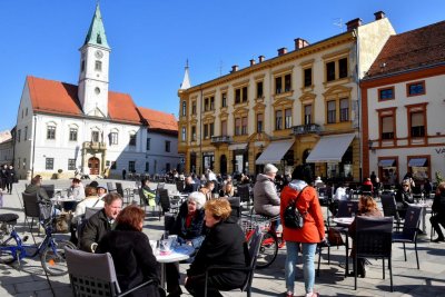 FOTO Nakon zubatog jutra podnevno sunce privuklo brojne na terase