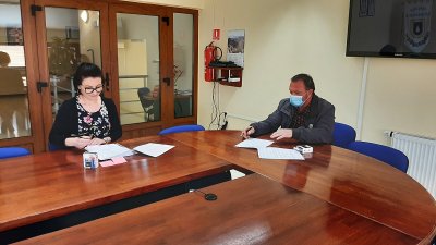 Ugovor su potpisali direktorica tvrtke Poduzetnički centar Ljubešćica Ivana Španić i direktor tvrtke Ferro Brant iz Topličice Branko Zeljak