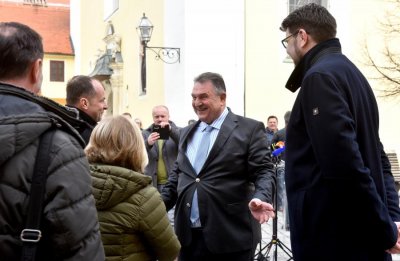 FOTO Čačić pozdravio čelnike SDP-a na varaždinskom Franjevačkom trgu