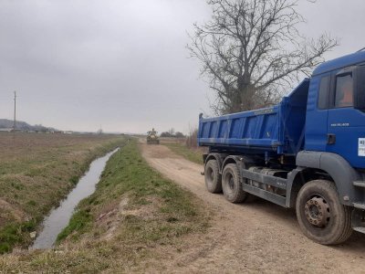 Općina Vinica započela s radovima na uređenju ceste uz lateralni kanal